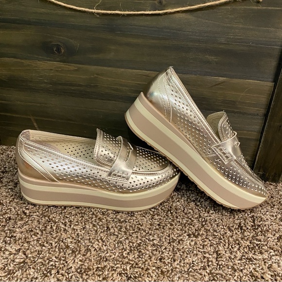 Dolce Vita Stylish Gold Platform Loafers - Picture 1 of 8
